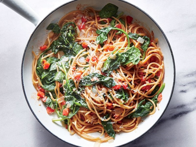 One-Pot Pasta with Spinach and Tomatoes